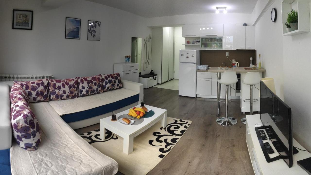 Blue Corner Apartment Skopje Buitenkant foto